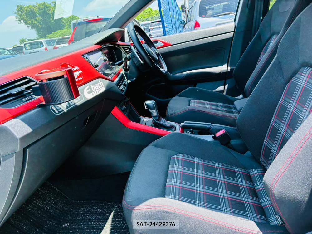 VolksWagen POLO 2018-07 7892153-10