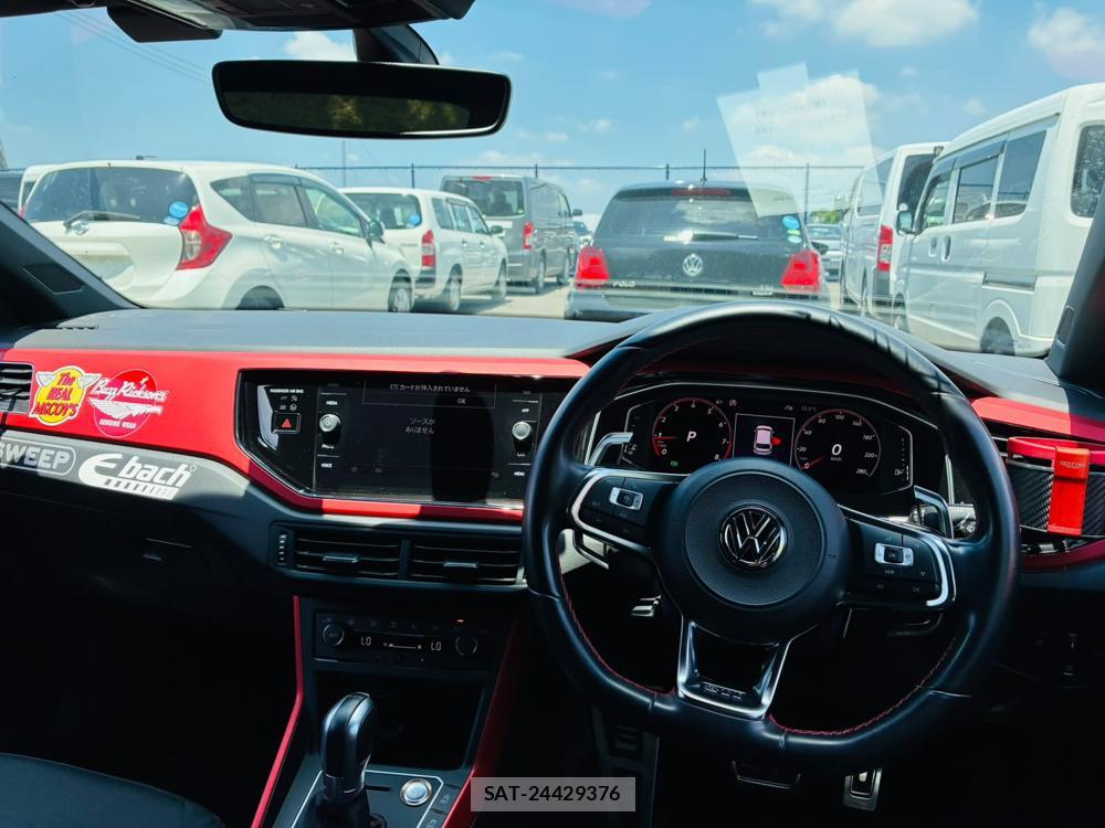 VolksWagen POLO 2018-07 7892153-13