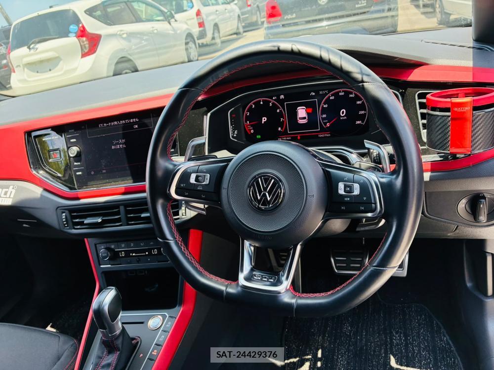 VolksWagen POLO 2018-07 7892153-14