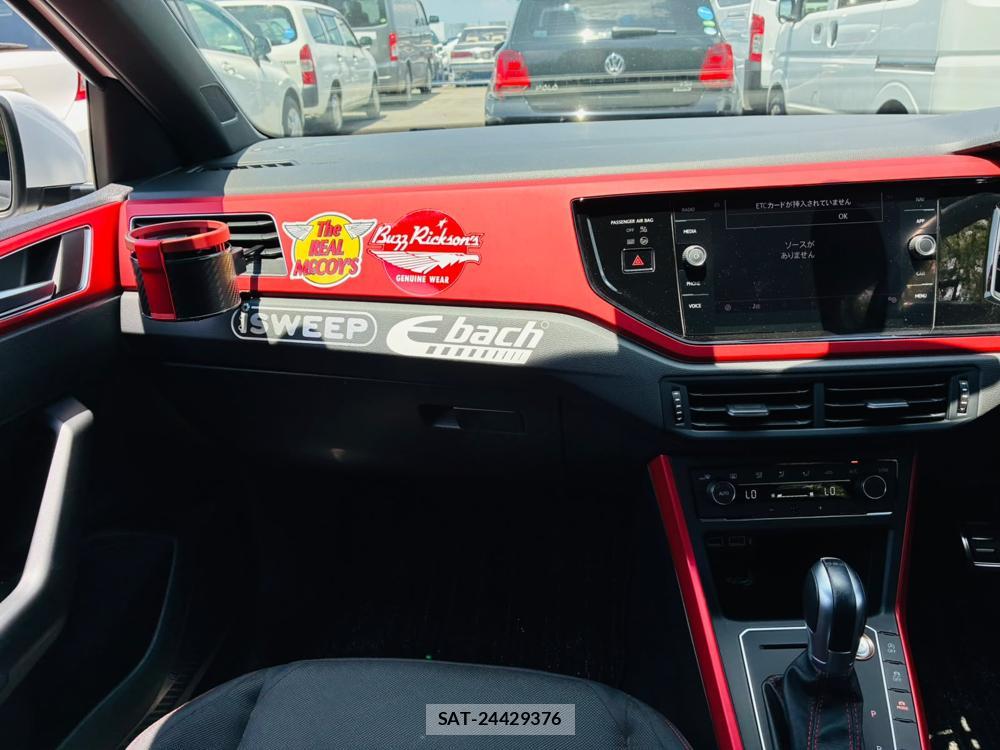 VolksWagen POLO 2018-07 7892153-16