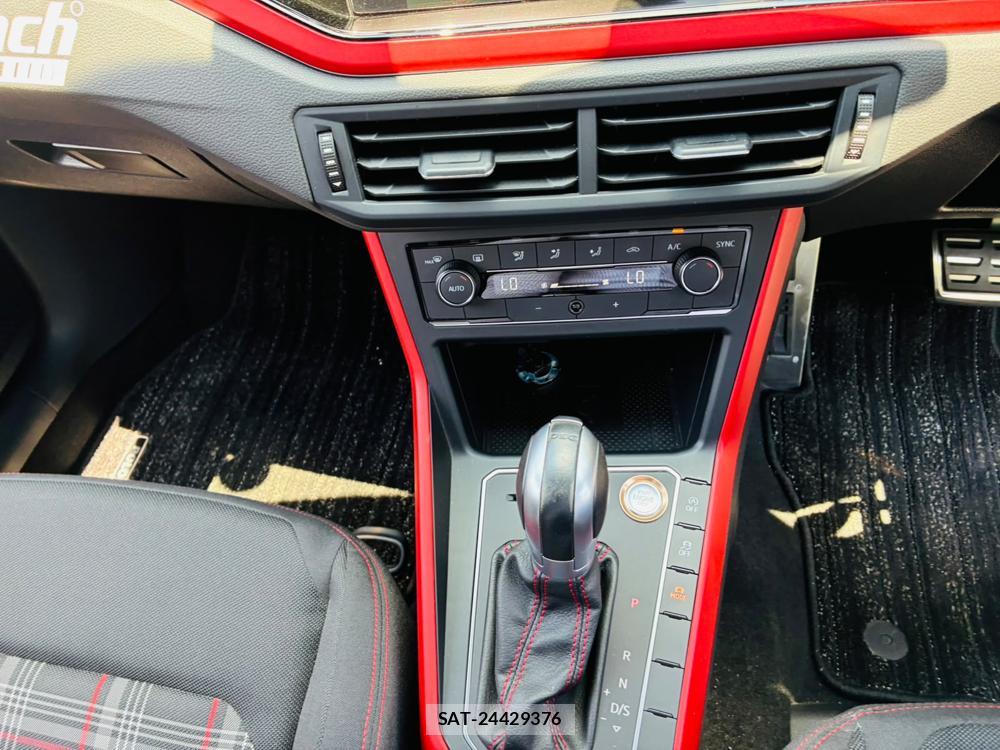 VolksWagen POLO 2018-07 7892153-18