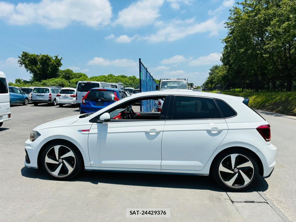 VolksWagen POLO 2018-07 7892153-1