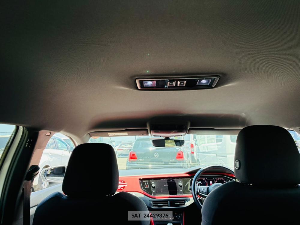 VolksWagen POLO 2018-07 7892153-23