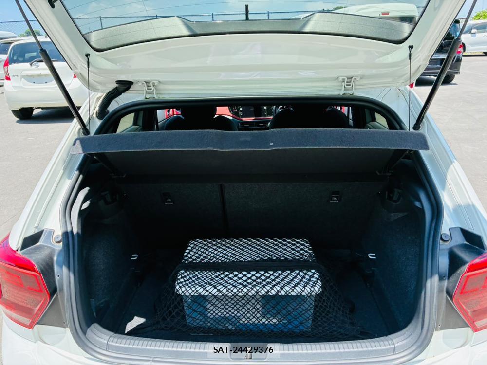 VolksWagen POLO 2018-07 7892153-24