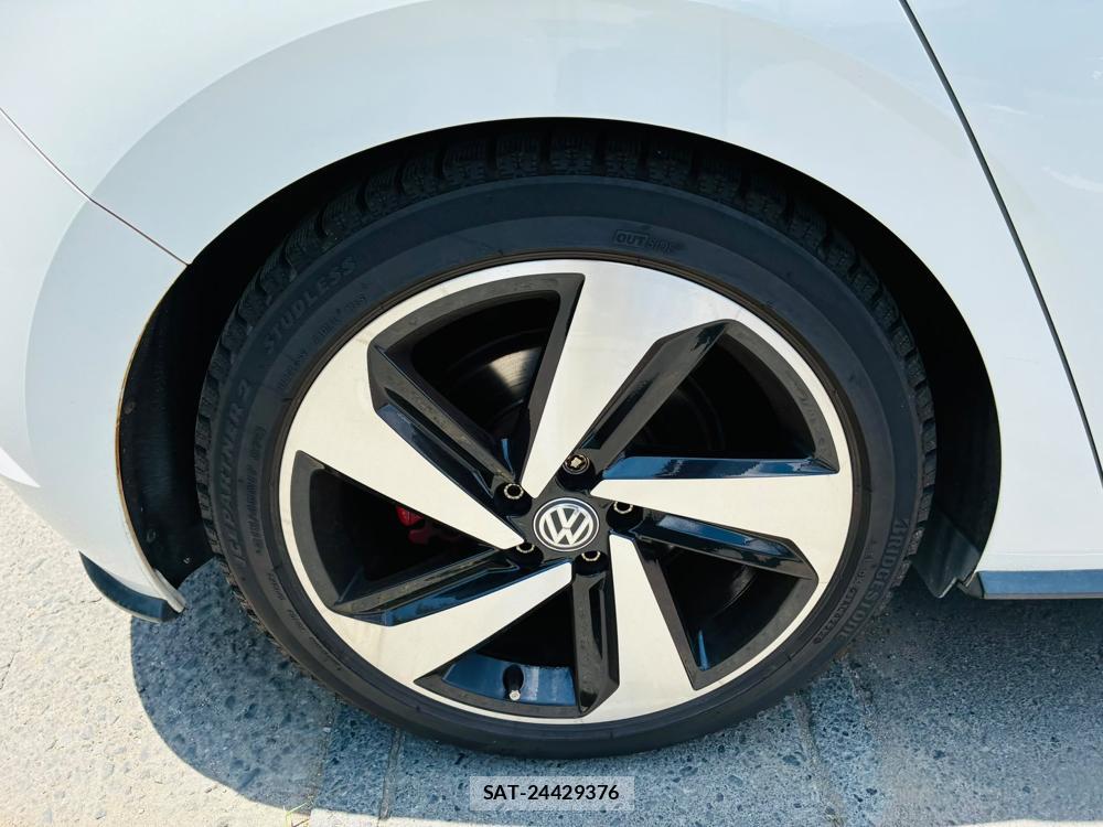 VolksWagen POLO 2018-07 7892153-26