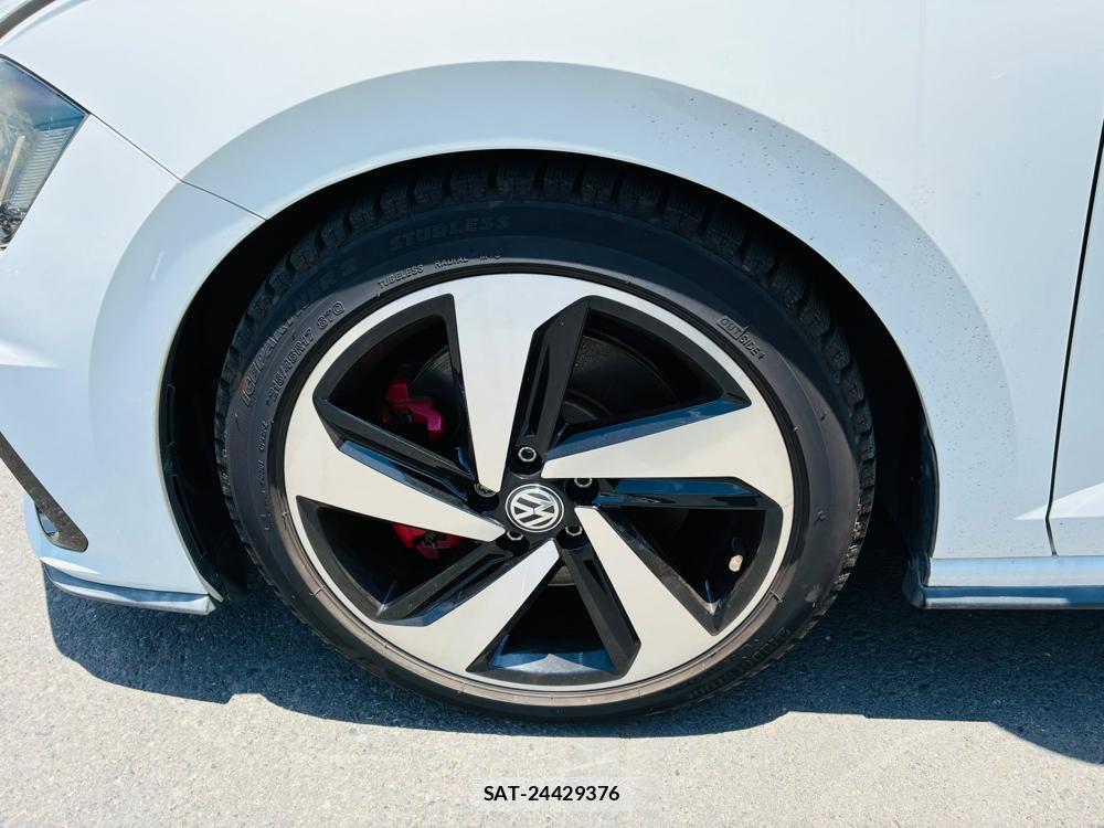 VolksWagen POLO 2018-07 7892153-28