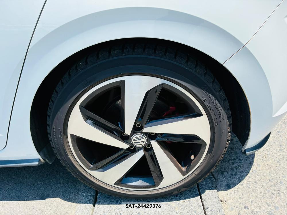 VolksWagen POLO 2018-07 7892153-29
