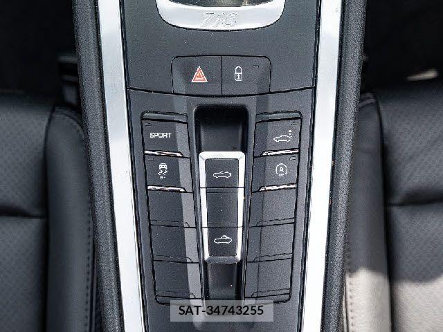 Porsche 718 Boxster 2017-03 8075116-11