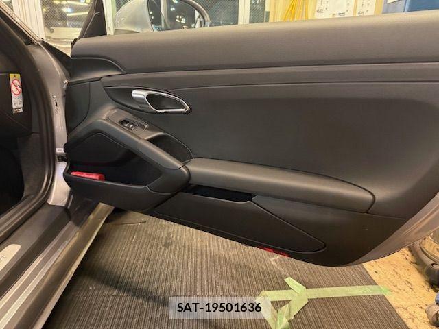 Porsche 718 Cayman 2017-12 8246332-17