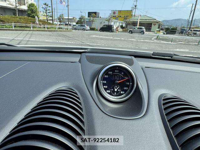 Porsche 718 Cayman 2022-06 8745195-11