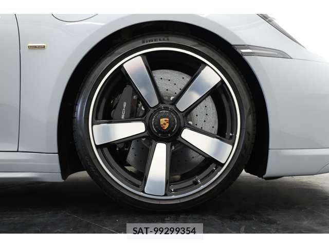 Porsche 911 2023-02 826889-2