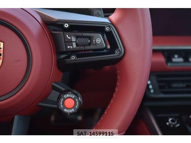 Porsche 911 2025-07 1208087-10