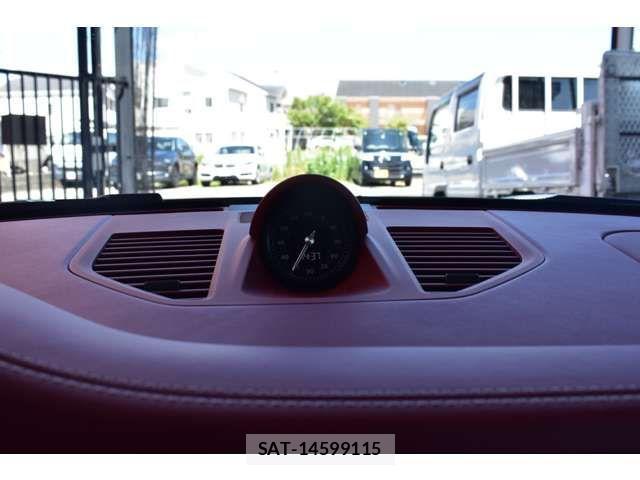 Porsche 911 2025-07 1208087-17