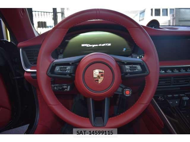 Porsche 911 2025-07 1208087-1
