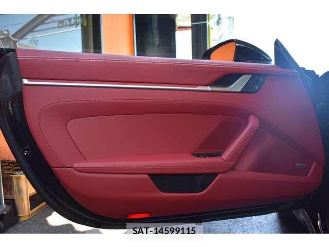 Porsche 911 2025-07 1208087-4