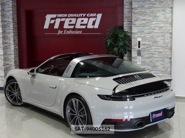 Porsche 911 2024-10 1223987-9