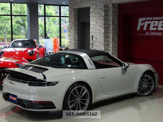 Porsche 911 2024-10 1223987-2