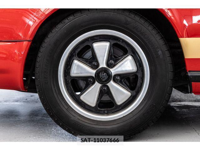 Porsche 911 1977-04 1355368-11