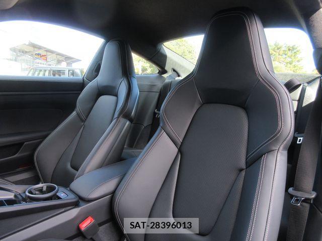 Porsche 911 2025-06 1663139-13