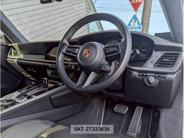 Porsche 911 2019-08 1663145-3