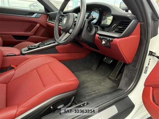 Porsche 911 2024-03 2214046-11