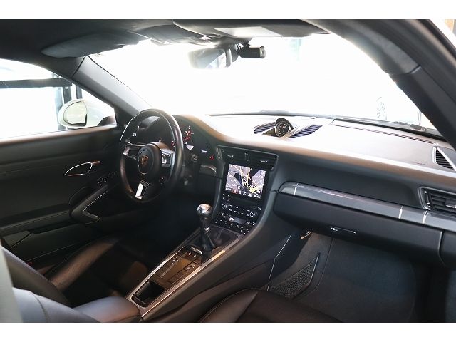Porsche 911 2018-12 3680060-11