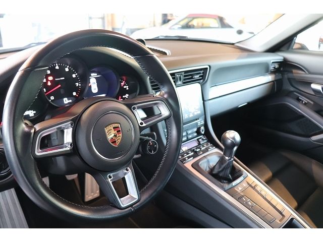 Porsche 911 2018-12 3680060-16