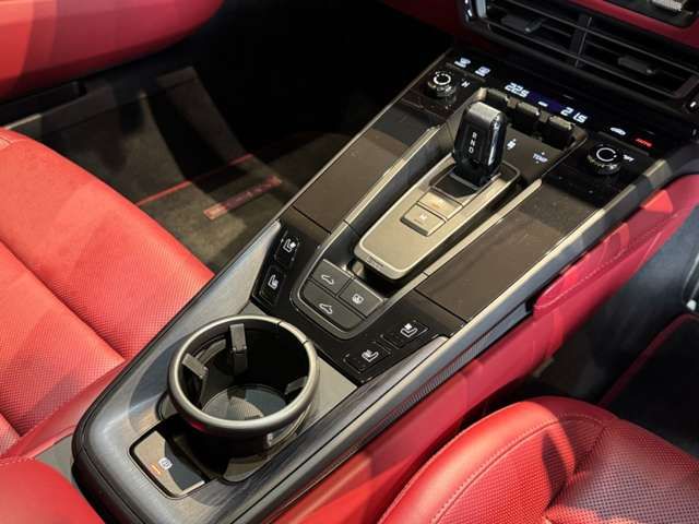 Porsche 911 2022-03 3680050-8