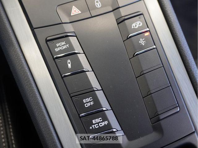 Porsche 911 2018-12 3935338-19