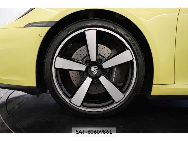 Porsche 911 2024-12 4640363-11