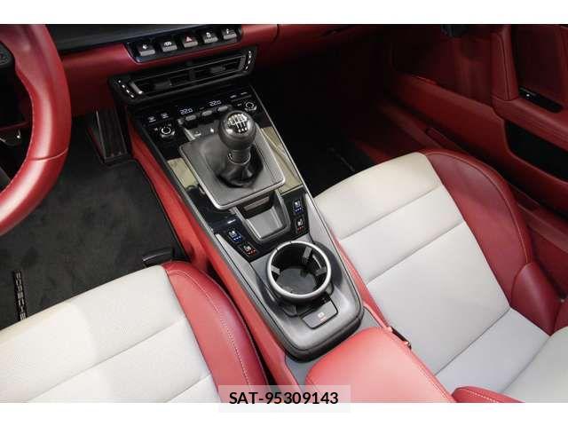 Porsche 911 2023-05 6016038-12