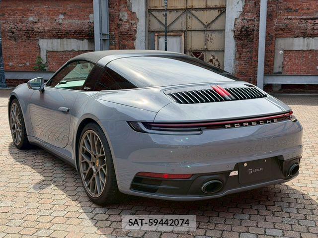 Porsche 911 2023-06 6246651-2