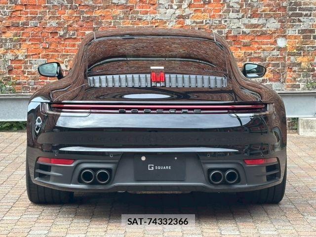 Porsche 911 2021-04 6614132-4