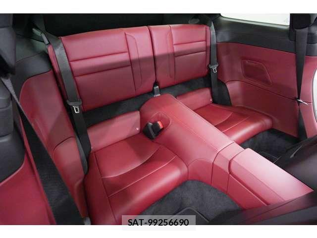 Porsche 911 2022-02 6642210-9