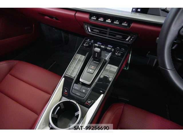 Porsche 911 2022-02 6642210-14