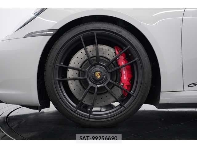 Porsche 911 2022-02 6642210-4