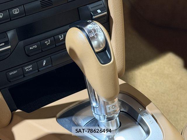 Porsche 911 2010-06 6752857-16