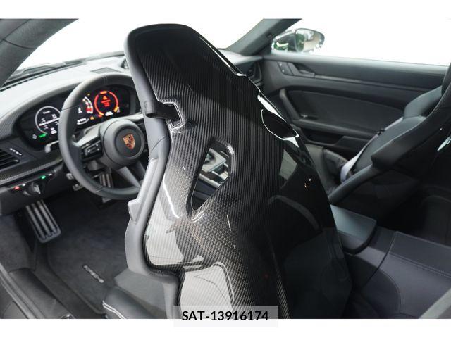 Porsche 911 2026-04 6816557-27