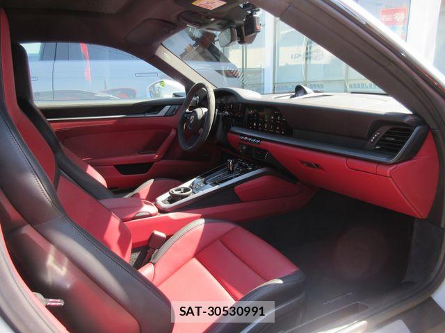 Porsche 911 2025-05 6816560-21