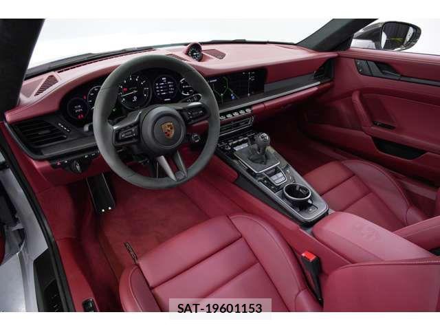 Porsche 911 2024-08 6911140-1