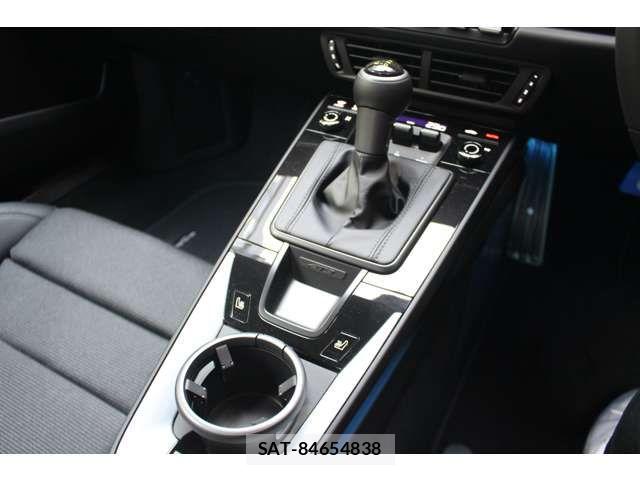 Porsche 911 2026-04 7223545-12