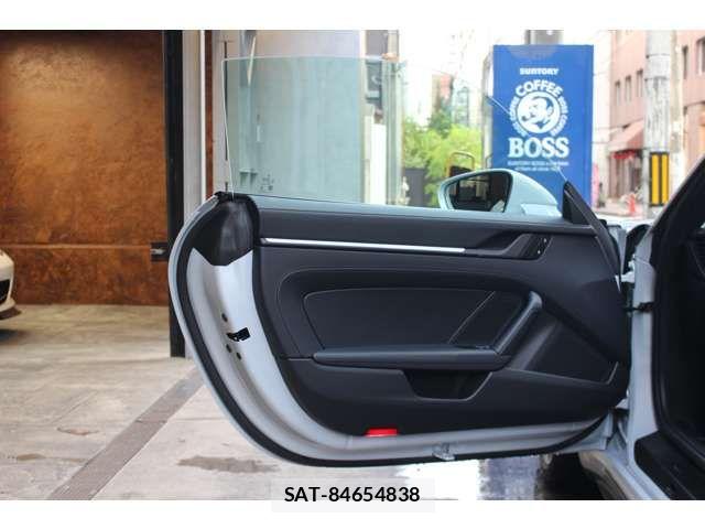 Porsche 911 2026-04 7223545-17