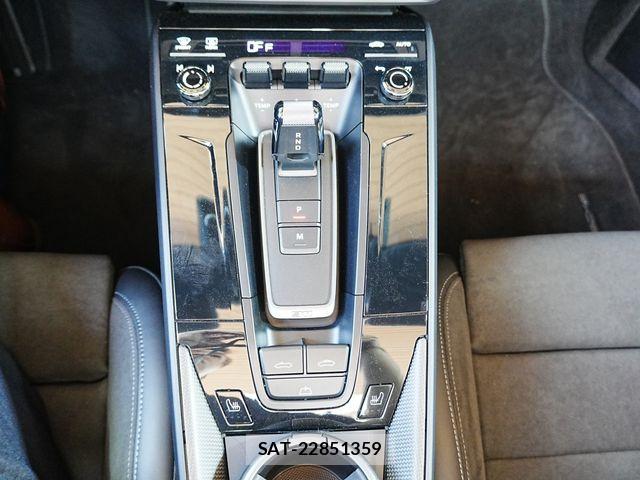 Porsche 911 2026-02 7250361-12