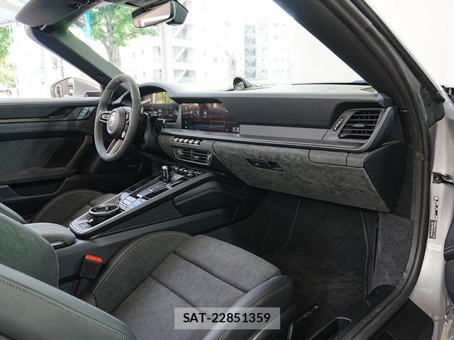 Porsche 911 2026-02 7250361-18