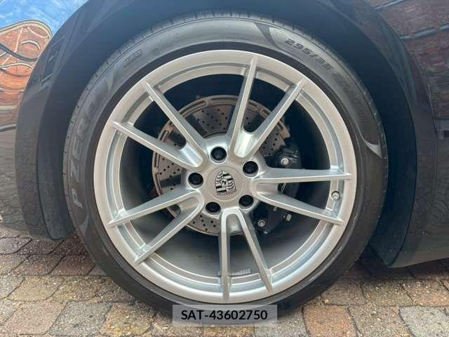 Porsche 911 2021-04 7251912-13