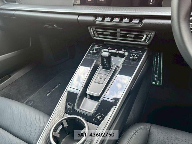 Porsche 911 2021-04 7251912-25
