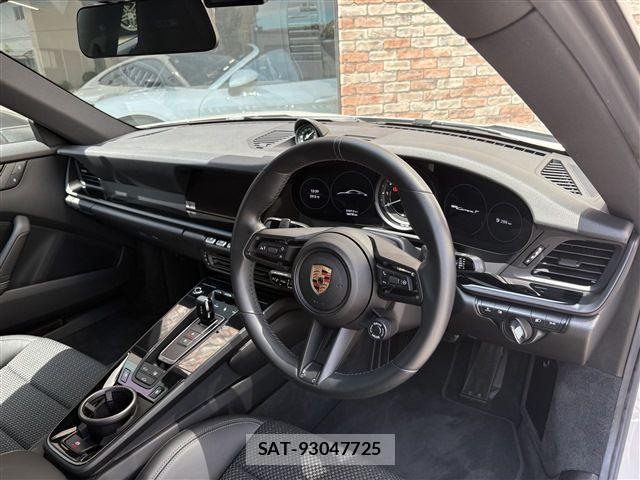Porsche 911 2023-12 7272702-13