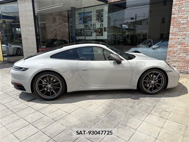 Porsche 911 2023-12 7272702-2