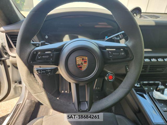 Porsche 911 2025-04 7329338-10