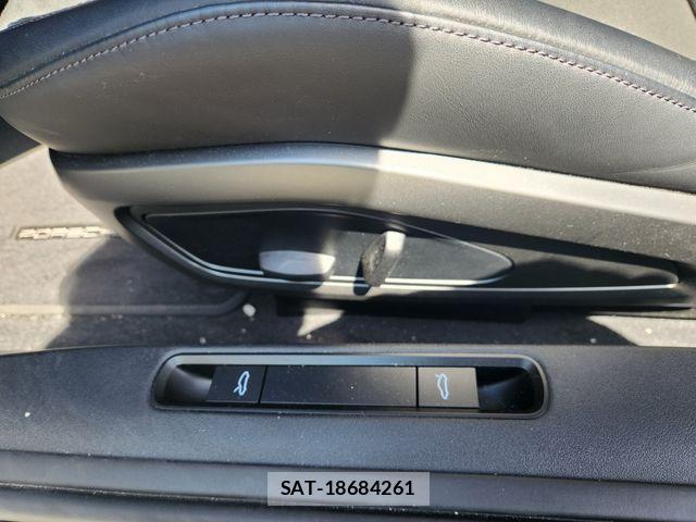 Porsche 911 2025-04 7329338-22